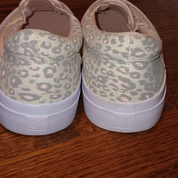 DC Pink Leopard Print Slides - Picture 4 of 5